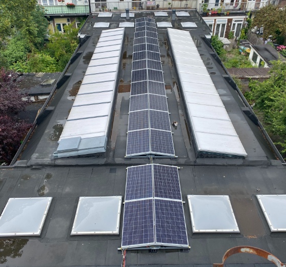 Zonnepanelen postjeskade amsterdam